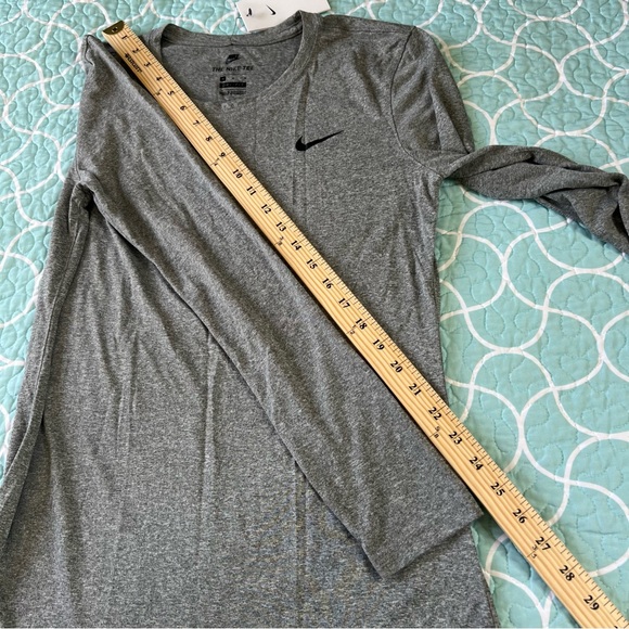 San Francisco 20 Years Road Runners Club Nike Gray Legend Women’s Size M Tee NWT - Picture 4 of 9
